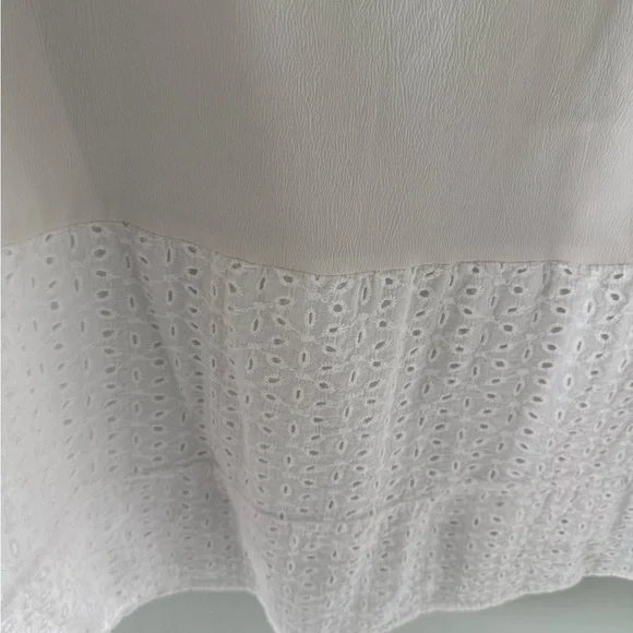 White Eyelet Tiered Blouse - Picture 3 of 6